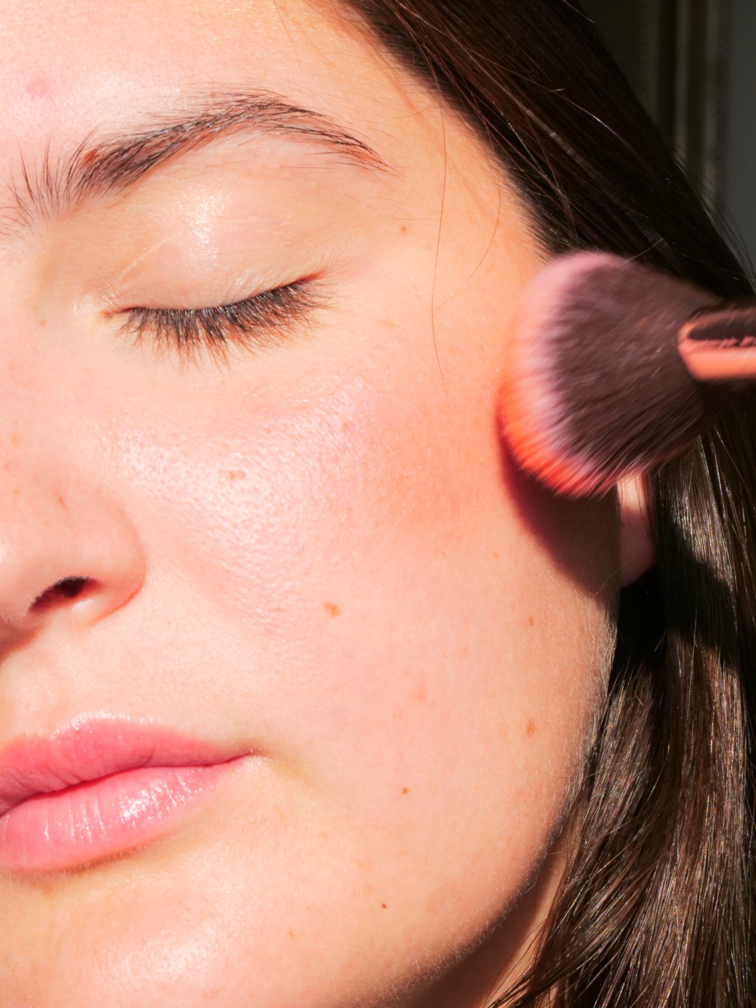 Application maquillage en gros plan